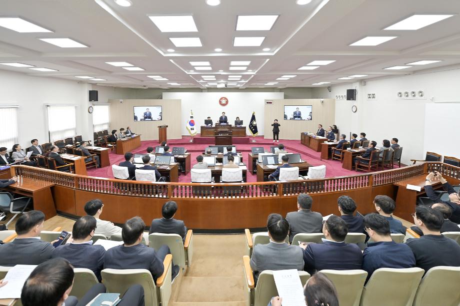 2025년 4월 18일 제258회 공주시의회 임시회 제2차 본회의 이미지