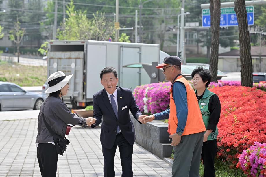 2025년 4월 24일 월송동 새마을회 법원 국수봉사 격려방문 이미지