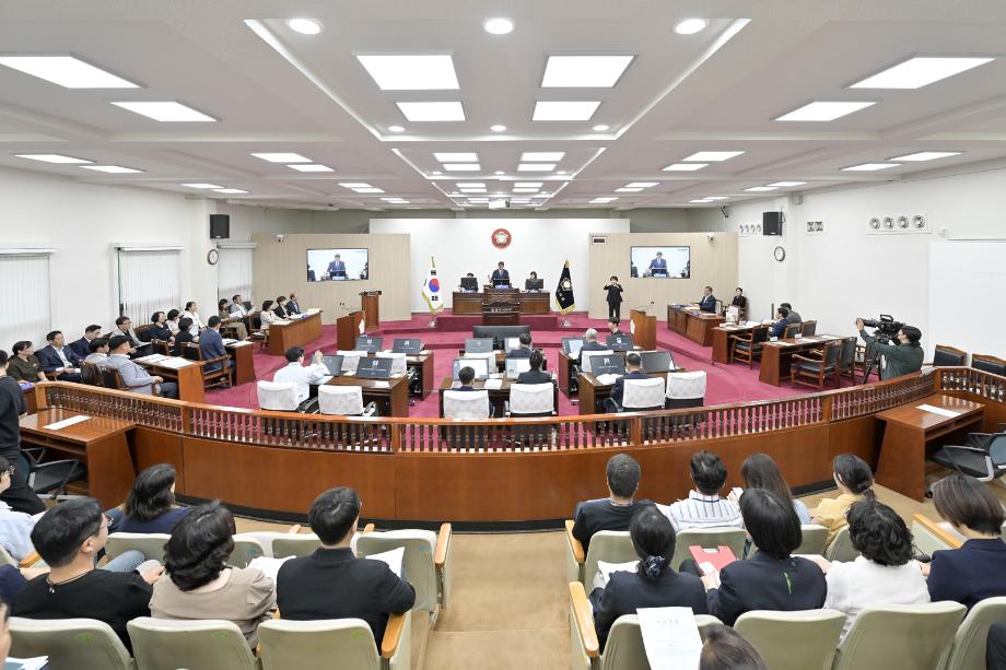 2025년 8월 26일 제260회 공주시의회 임시회 제2차 본회의 이미지